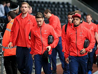 WATCH: Arsenal attempt to play...